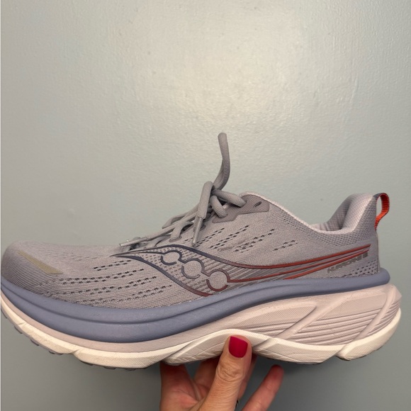 Women’s Saucony Hurricane 25 - Picture 2 of 14